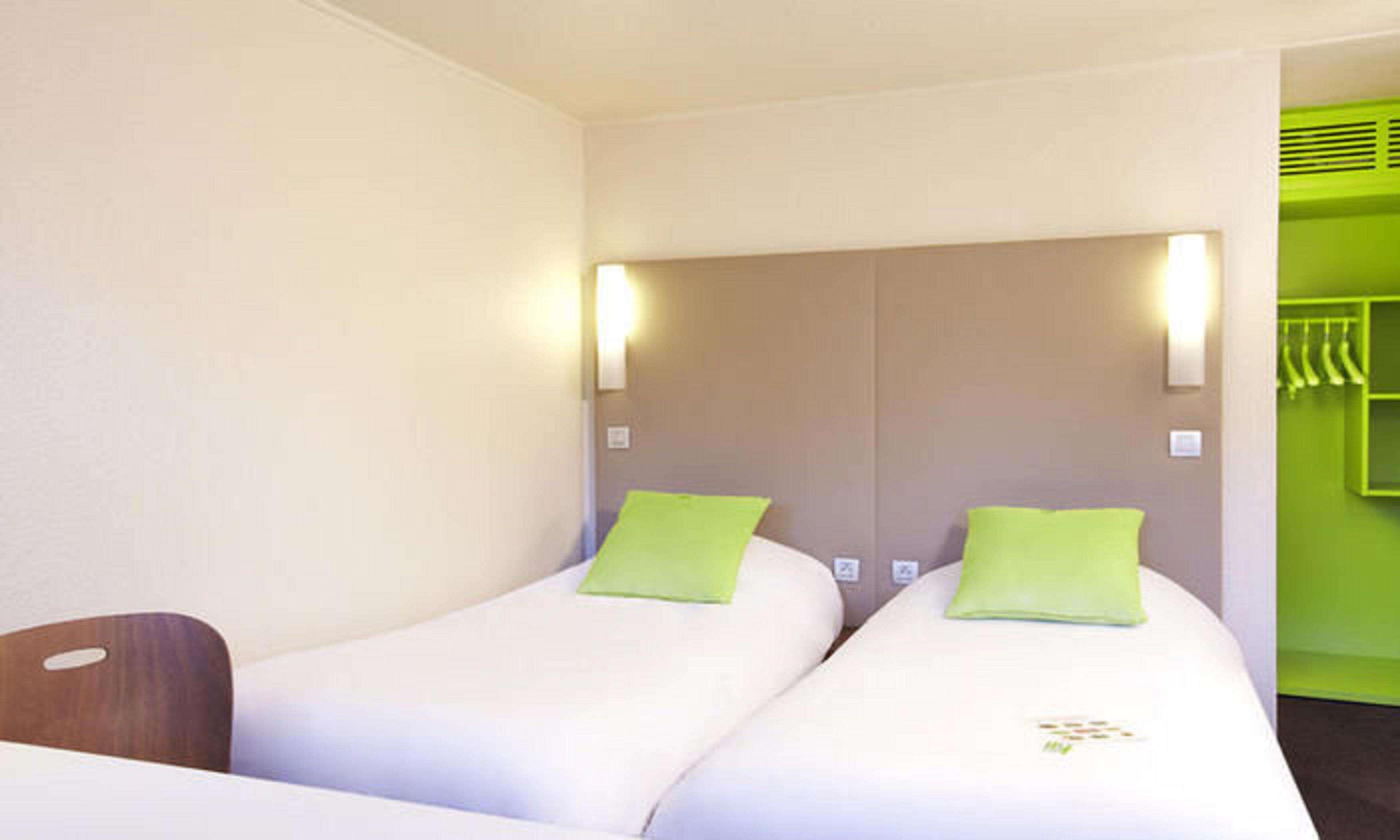 Campanile Saint-Etienne Est- Saint-Chamond Hotel Bagian luar foto