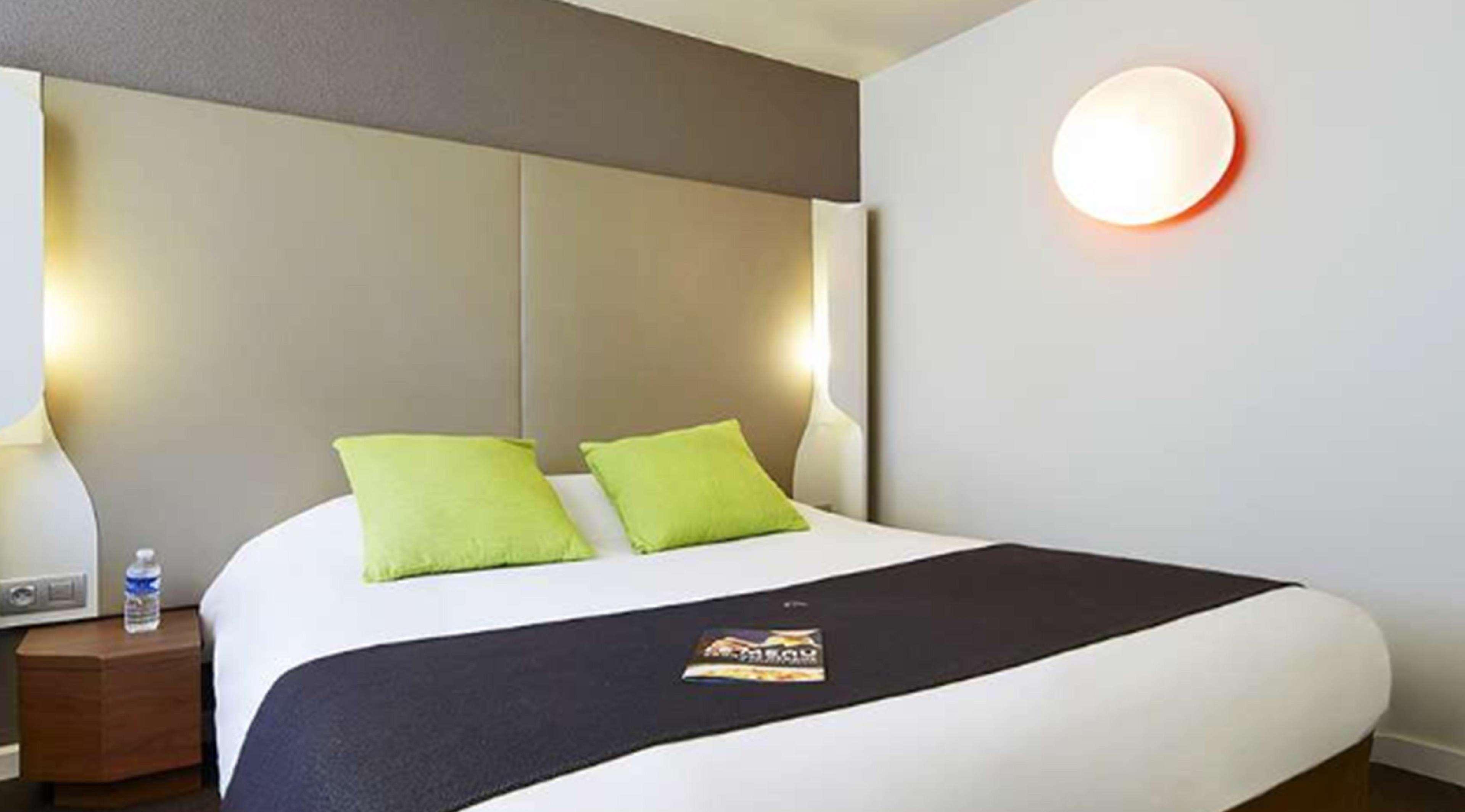Campanile Saint-Etienne Est- Saint-Chamond Hotel Bagian luar foto