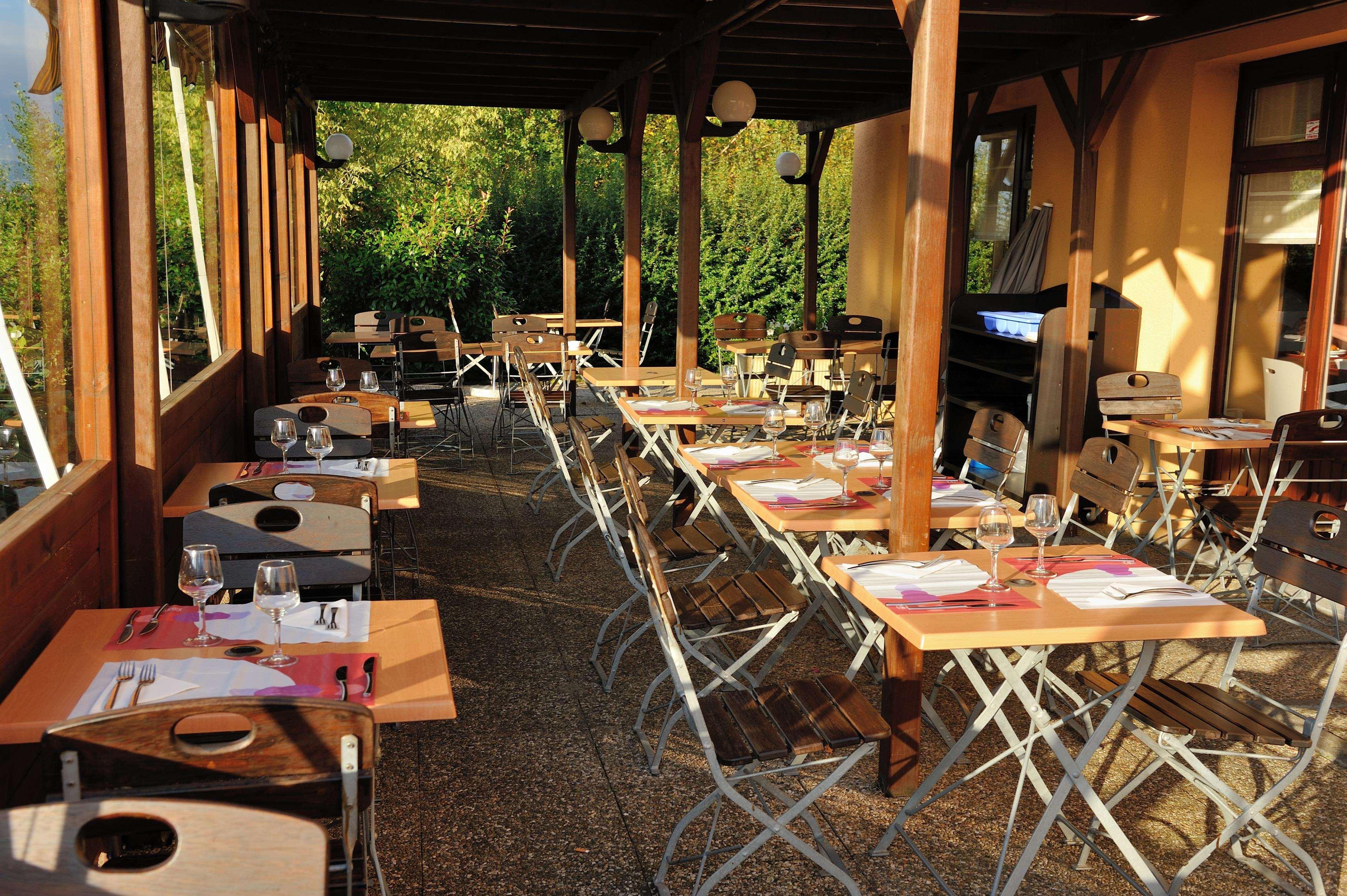 Campanile Saint-Etienne Est- Saint-Chamond Hotel Bagian luar foto
