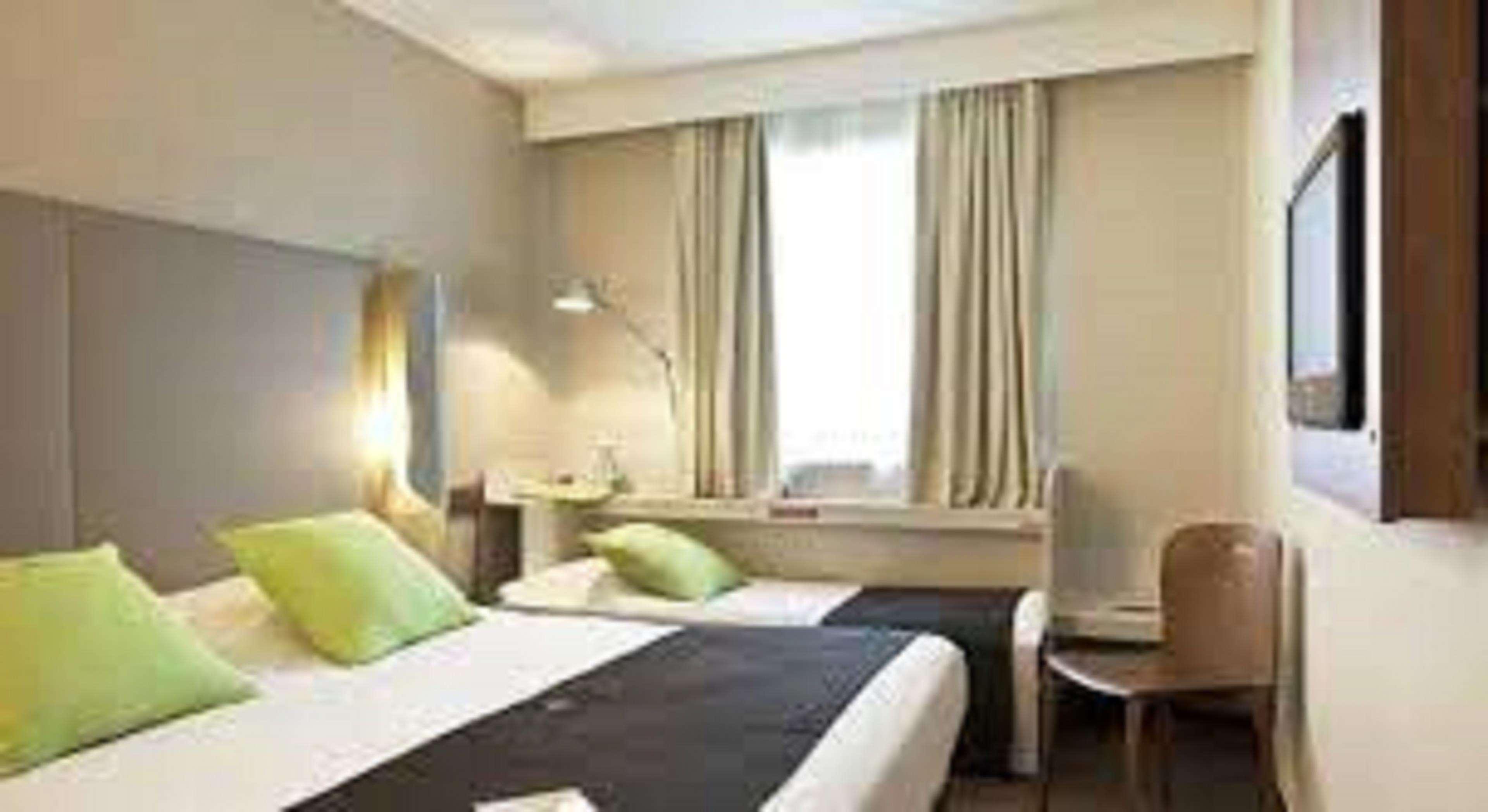 Campanile Saint-Etienne Est- Saint-Chamond Hotel Bagian luar foto