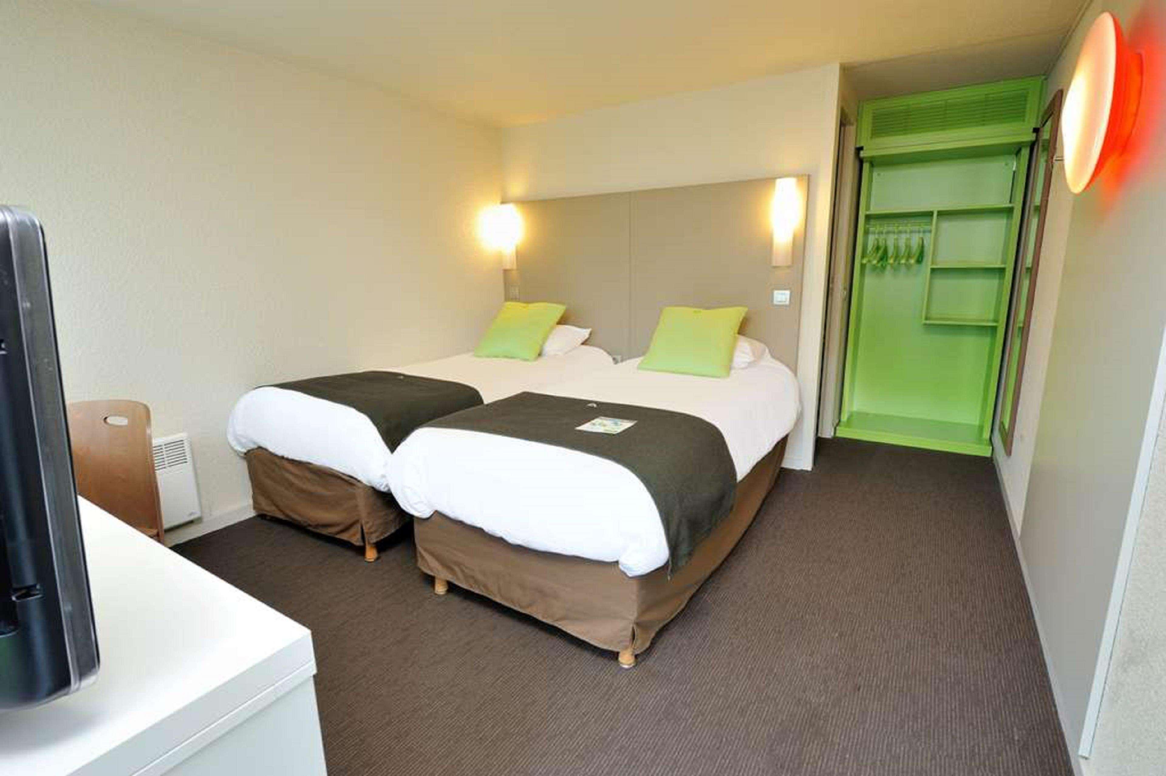 Campanile Saint-Etienne Est- Saint-Chamond Hotel Bagian luar foto