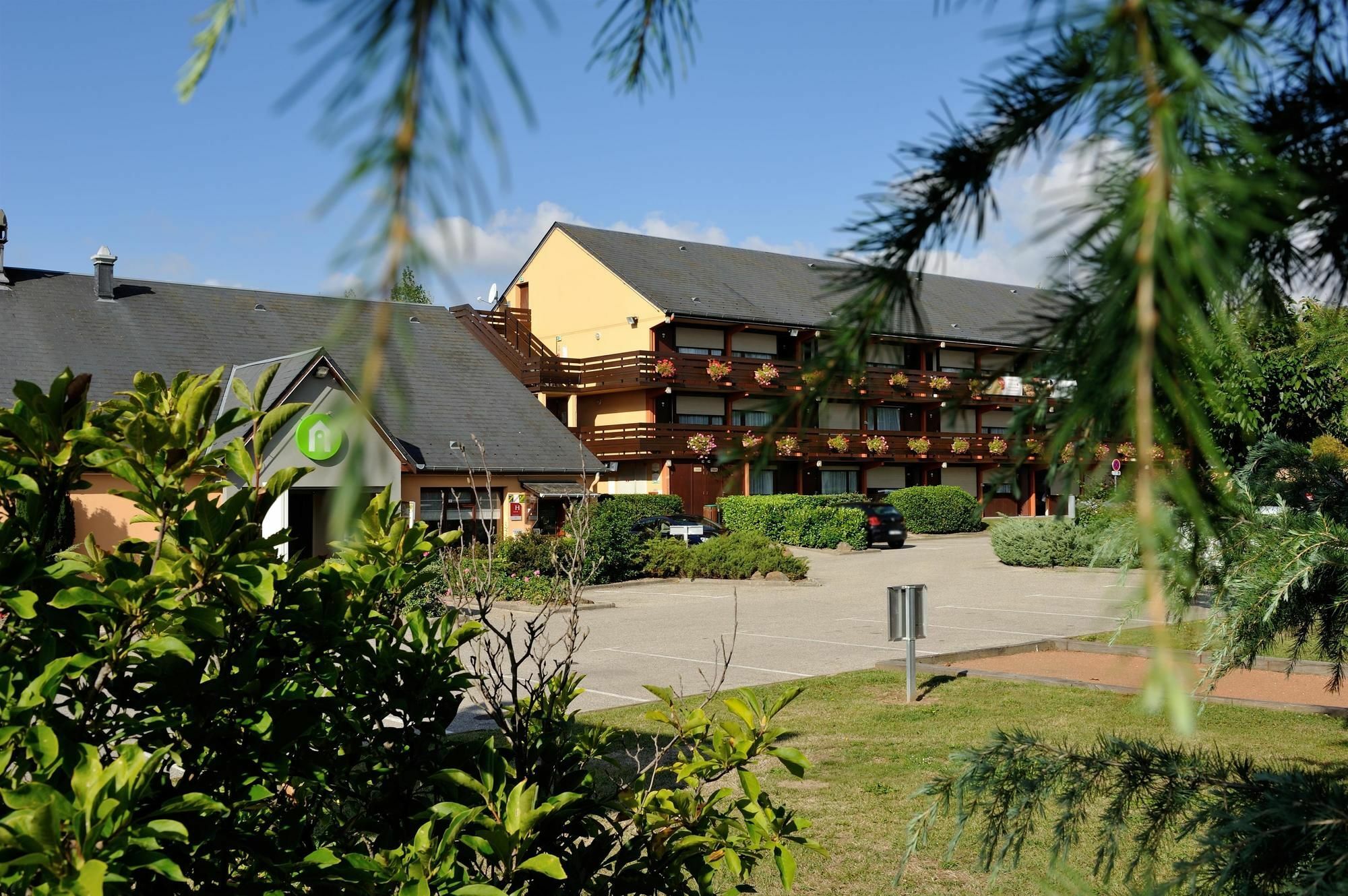 Campanile Saint-Etienne Est- Saint-Chamond Hotel Bagian luar foto