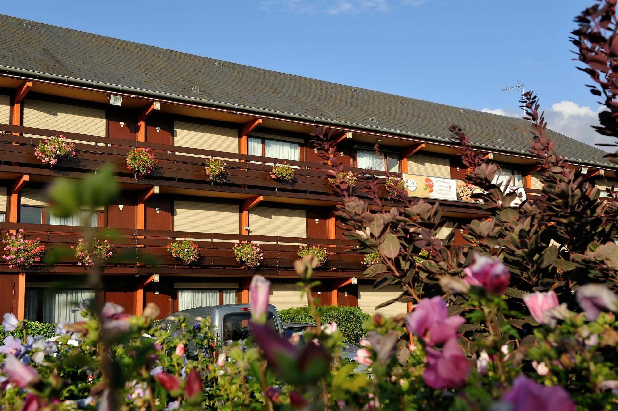 Campanile Saint-Etienne Est- Saint-Chamond Hotel Bagian luar foto